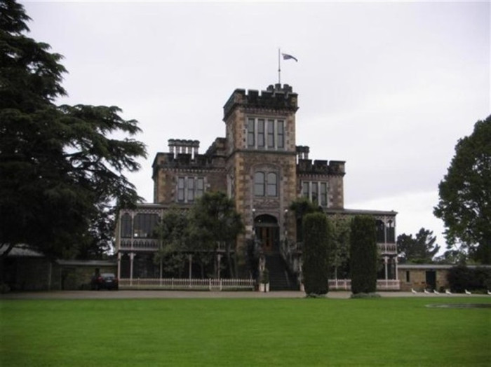 Victoria University of Wellington (VUW) Victoria International Victoria University PO Box 600 Wellington 6410 New Zealand Website: www.victoria.ac.nz Email: VUW-NZAID@vuw.ac.nz Fax: 00 64 4 463 5056