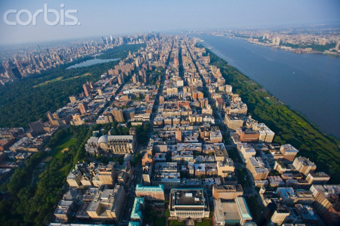 Đây là trường học thứ 3 tại Mỹ trong Danh sách 10 trường học đào tạo ra những tỷ phú nổi tiếng Thế giới. Cùng với Harvard và Stanford , Columbia cũng là một trường được nhiều sinh viên muốn tới theo học. (Ảnh: Đại học Columbia trong khu vực này, nhìn từ phía Nam Manhattan với Central Park và sông Hudson)