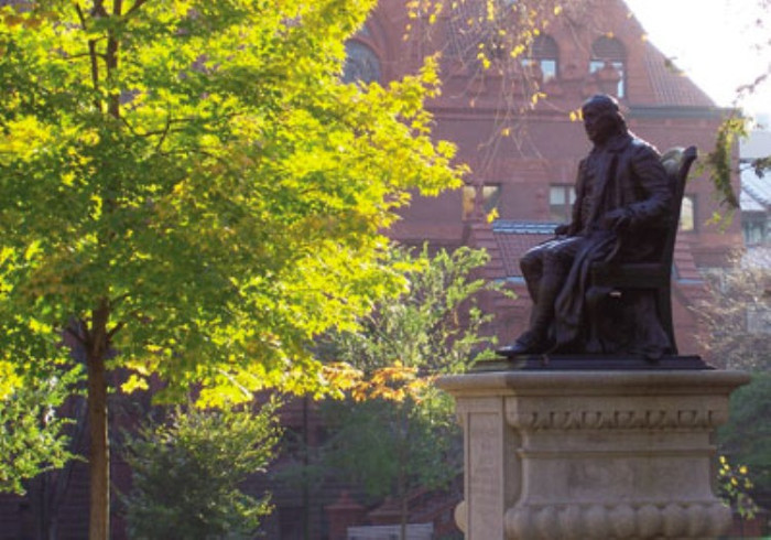 Benjamin Franklin, người sáng lập Penn, ủng hộ một chương trình giáo dục tập trung nhiều vào các giáo dục thực tiễn cho thương mại và quản lý nhà nước cũng như các ngành kinh điển và thần học.