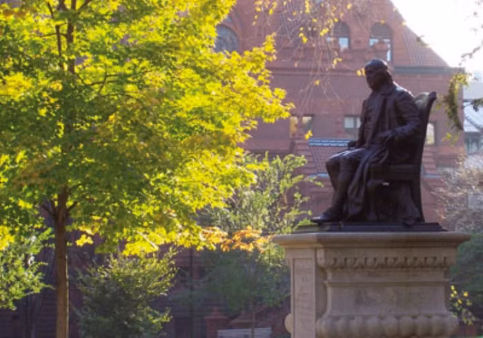 Benjamin Franklin, người sáng lập Penn, ủng hộ một chương trình giáo dục tập trung nhiều vào các giáo dục thực tiễn cho thương mại và quản lý nhà nước cũng như các ngành kinh điển và thần học.