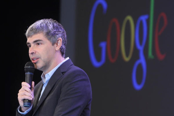 10. Larry Page- Đồng sáng lập Google: Hãy nắm lấy những ước mơ Tôi nghĩ rằng mọi người sẽ cảm thấy dễ đạt được hơn khi có những ước mơ đầy tham vọng. Có thể nghe điều này hơi điên rồ nhưng vì không ai khác đủ điên rồ để làm điều đó nên bạn chẳng cần phải cạnh tranh. Có quá ít người dám làm những việc điên rồ như thế này, thậm chí tôi có thể đếm được trên đầu ngón tay trong khi những người khác đều thích làm việc tập thể và dính với nhau như keo. Những người giỏi nhất sẽ dám đương đầu với những thách thức lớn nhất. Đây chính là trường hợp của Google. (Trích phát biểu của ông Larry Page tại Đại học Michigan, 2009).