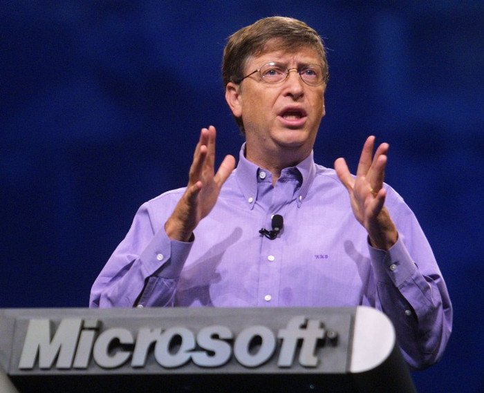 2. Bill Gates- Nhà sáng lập Microsoft: Hãy cho đi nhiều hơn nhận lại Mẹ tôi, người đã rất tự hào khi tôi được nhập học ở đây – không ngừng khuyên tôi rằng hãy làm nhiều điều tốt cho người khác. Một vài ngày trước lễ cưới của tôi, bà đã tiếp đón cô dâu và tại đó bà đã đọc to một lá thư về hôn nhân mà bà đã viết cho Melinda. Mẹ tôi bị bệnh ung thư rất nặng nhưng bà đã có cơ hội để truyền đạt thông điệp của mình và lúc kết thúc bức thư bà nói: “Hãy cho đi nhiều hơn nhận lại.” (Trích bài phát biểu của Bill Gates tại lễ tốt nghiệp Đại học Harvard, 2007)
