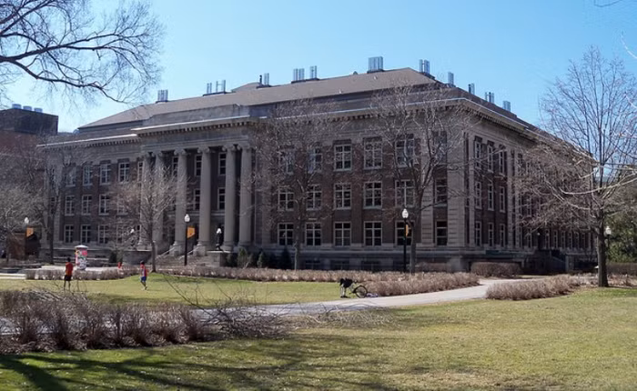 Đại học Minnesota có các chuyên ngành chính như: Sinh học, thiết kế, Giáo dục và phát triển con người, thực phẩm, Khoa học nông nghiệp và tài nguyên thiên nhiên, nghệ thuật tự do, Dược, Thú Y, Nha khoa, Trường Luật, Trường Y khoa, Điều dưỡng, quản lý, và Y tế công cộng.