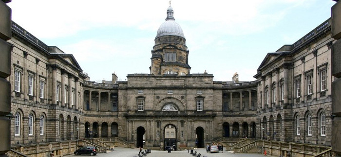 ĐH Edinburgh là trường đại học thứ 4 của Scotland và thứ 6 của Anh được công nhận là một trong những trường đại học uy tín nhất thế giới. Theo bảng xếp hạng các trường đại học 2011 của QS về chất lượng đào tạo thì ĐH Edinburgh xếp thứ thứ 1 ở Scotland, xếp thứ 6 ở châu Âu. Trường còn có các chương trình liên kết, hợp tác đào tạo với các trường đại học và học viện uy tín hàng đầu của Mỹ và Canada. ĐH Edinburgh là trường đại học thứ 4 của Scotland và thứ 6 của Anh được công nhận là một trong những trường đại học uy tín nhất thế giới. Theo bảng xếp hạng các trường đại học 2011 của QS về chất lượng đào tạo thì ĐH Edinburgh xếp thứ thứ 1 ở Scotland, xếp thứ 6 ở châu Âu. Trường còn có các chương trình liên kết, hợp tác đào tạo với các trường đại học và học viện uy tín hàng đầu của Mỹ và Canada.