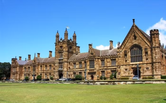 Với hơn 150 năm hìnhthành và phát triển, với những thành tích vượt trội, ĐH Sydney đã khẳng định được thương hiệu và đẳng cấp quốc tế của mình, xứng đáng với sự bình chọn và tín nhiệm của Hội đồng thẩm định giáo dục quốc tế