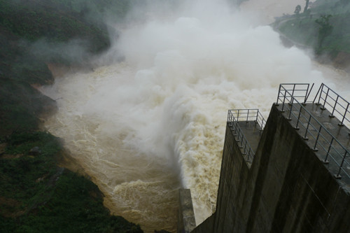 Thuỷ điện Đăk Mi 4 xả lũ ngày 2/10 .