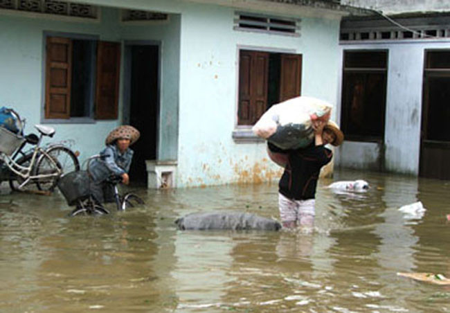 Nhiều địa phương như Quảng Nam, Bình Định, Quy Nhơn... chìm trong biển nước. Ảnh: SGGP. Nhiều địa phương như Quảng Nam, Bình Định, Quy Nhơn... chìm trong biển nước. Ảnh: SGGP.