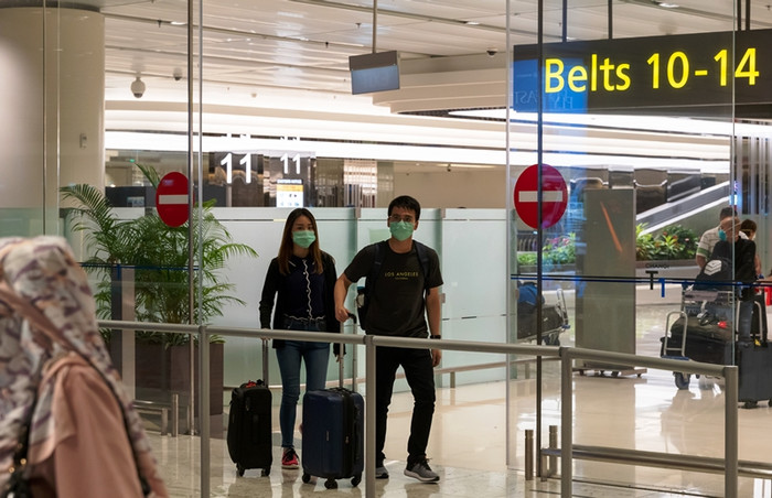 Du khách quốc tế đến Sân bay Changi, Singapore.