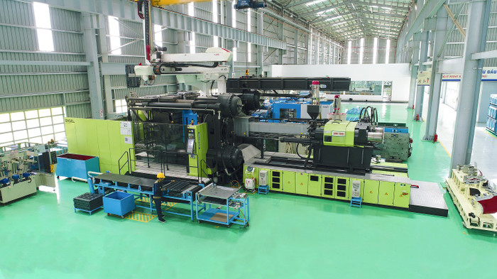 Máy ép phun 3200 tấn.