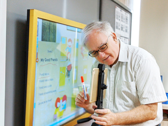 Giáo viên bản ngữ tại Apax giảng dạy lớp học trực tuyến ESL-LIVE. Giáo viên bản ngữ tại Apax giảng dạy lớp học trực tuyến ESL-LIVE.