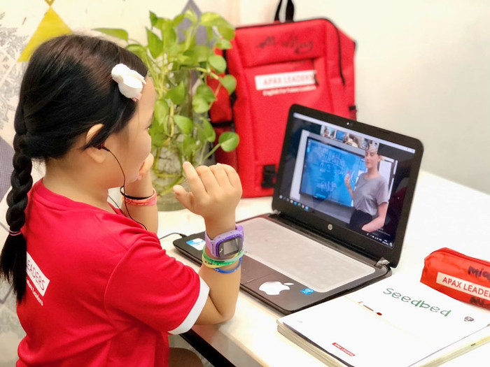 Học sinh của Apax Leaders háo hức với giờ học tiếng Anh trực tuyến ESL-LIVE tại nhà. Học sinh của Apax Leaders háo hức với giờ học tiếng Anh trực tuyến ESL-LIVE tại nhà.