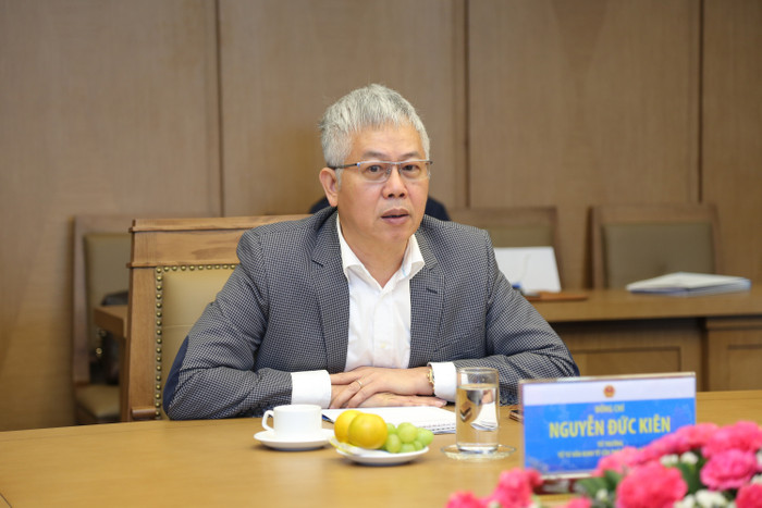 Ông Nguyễn Đức Kiên, Tổ trưởng Tổ tư vấn kinh tế của Thủ tướng phát biểu tại buổi làm việc. Ông Nguyễn Đức Kiên, Tổ trưởng Tổ tư vấn kinh tế của Thủ tướng phát biểu tại buổi làm việc.