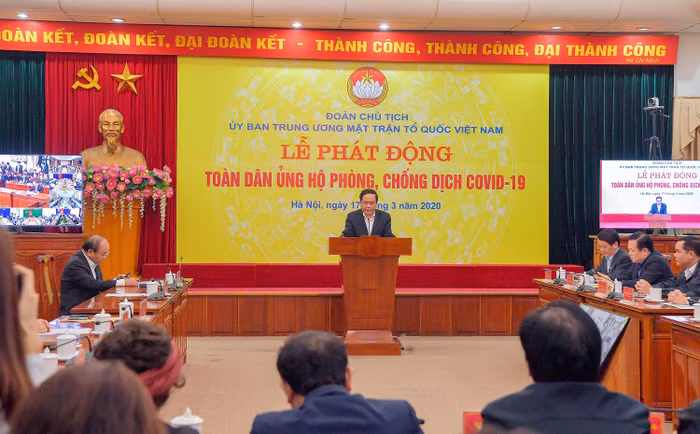 Bí thư Trung ương Đảng Trần Thanh Mẫn, Chủ tịch Uỷ banTrung ương Mặt trận Tổ quốc Việt Nam đọc lời kêu gọi phát động toàn dân ủng hộ phòng, chống dịch COVID-19.