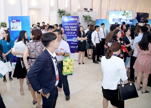 Hàng nghìn khách hàng quan tâm vay mua nhà tại Dự án ZEIT RIVER COUNTY 1 trong ngày mở bán. Hàng nghìn khách hàng quan tâm vay mua nhà tại Dự án ZEIT RIVER COUNTY 1 trong ngày mở bán.