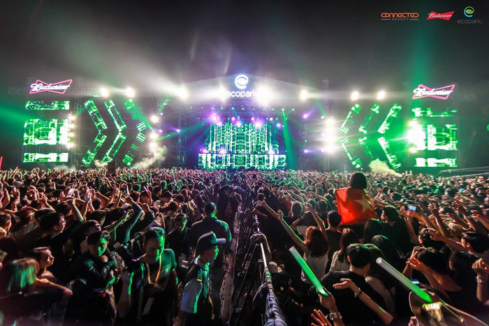 VEW 2016 được giới trẻ đón nhận nồng nhiệt. VEW 2016 được giới trẻ đón nhận nồng nhiệt.