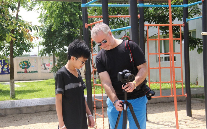 Trải nghiệm các khóa làm phim với chuyên gia nước ngoài luôn mang đến nhiều điều thú vị, khơi dậy đam mê. Trải nghiệm các khóa làm phim với chuyên gia nước ngoài luôn mang đến nhiều điều thú vị, khơi dậy đam mê.