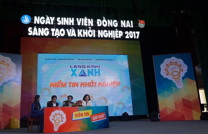 Chương trình có sự tham dự của nhiều khách mời nổi tiếng, chia sẻ với các bạn sinh viên Đồng Nai kinh nghiệm quý giá để khởi nghiệp.