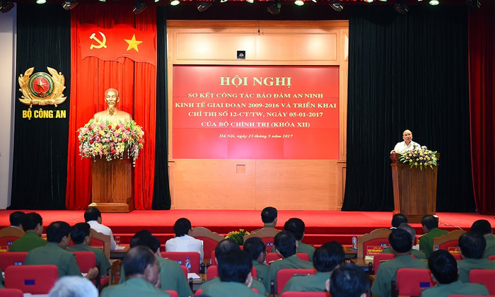 Thủ tướng nhấn mạnh việc cần tạo sự chuyển biến rõ nét trong nhận thức, bảo đảm an ninh kinh tế trong tình hình hiện nay. ảnh: VGP. Thủ tướng nhấn mạnh việc cần tạo sự chuyển biến rõ nét trong nhận thức, bảo đảm an ninh kinh tế trong tình hình hiện nay. ảnh: VGP.