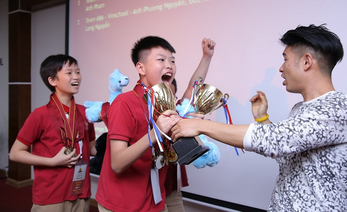 Vinschool giành 17 Cúp Vô địch ở vòng khu vực và có 30 đội giành quyền vào vòng Thế giới. Vinschool giành 17 Cúp Vô địch ở vòng khu vực và có 30 đội giành quyền vào vòng Thế giới.
