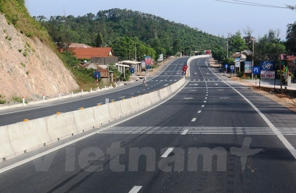 Các dự án giao thông tiếp tục được đầu tư nhằm tạo điều kiện phát triển kinh tế tốt hơn. ảnh minh họa: TTXVN. Các dự án giao thông tiếp tục được đầu tư nhằm tạo điều kiện phát triển kinh tế tốt hơn. ảnh minh họa: TTXVN.