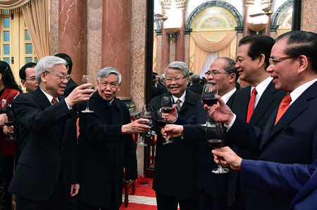 Tổng Bí thư Nguyễn Phú Trọng chúc Tết các đồng chí lãnh đạo Đảng và Nhà nước. Ảnh: VGP. Tổng Bí thư Nguyễn Phú Trọng chúc Tết các đồng chí lãnh đạo Đảng và Nhà nước. Ảnh: VGP.