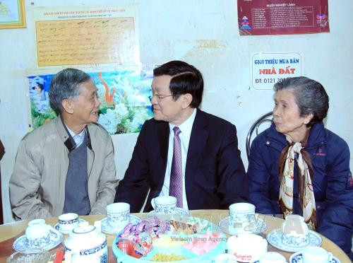 Chủ tịch nước thăm, chúc tết GS. Phùng Thế Trường. Ảnh: TTXVN. Chủ tịch nước thăm, chúc tết GS. Phùng Thế Trường. Ảnh: TTXVN.