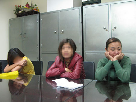 Lợi dụng kinh doanh để tổ chức hoạt động mại dâm có thể bị phạt tới 30 triệu đồng. Lợi dụng kinh doanh để tổ chức hoạt động mại dâm có thể bị phạt tới 30 triệu đồng.