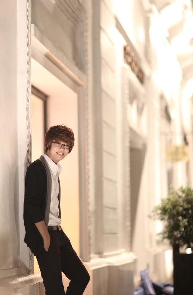 Bạn Donghae lên tiếng bảo vệ thần tượng của mình: "Đẹp trai chỉ là một phần. Hâm mộ Bùi Anh Tuấn vì giọng ca của anh ấy chứ đâu phải vì em "mê trai" ". Bạn Donghae lên tiếng bảo vệ thần tượng của mình: "Đẹp trai chỉ là một phần. Hâm mộ Bùi Anh Tuấn vì giọng ca của anh ấy chứ đâu phải vì em "mê trai" ".