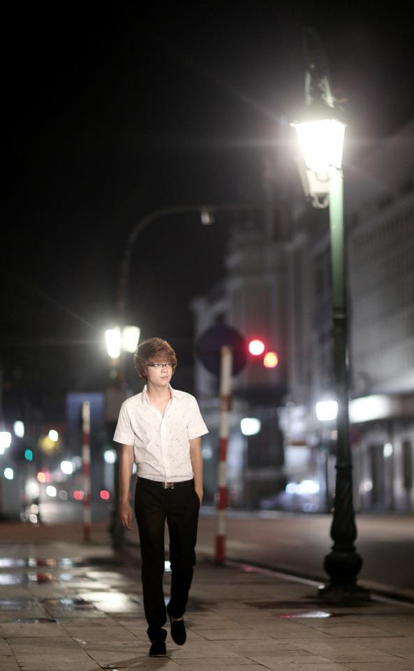 Hầu hết comment của các fan nữ đều có nội dung tương tự như "Ngất ngây vì hoàng tử Bùi Anh Tuấn", "Anh ấy thật dễ thương", "Lãng mạn ghê. Đẹp trai giống trai Hàn Quốc"... Hầu hết comment của các fan nữ đều có nội dung tương tự như "Ngất ngây vì hoàng tử Bùi Anh Tuấn", "Anh ấy thật dễ thương", "Lãng mạn ghê. Đẹp trai giống trai Hàn Quốc"...