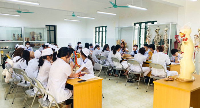 Giờ học thực hành của sinh viên Trường Cao đẳng Ngô Gia Tự Bắc Giang. (Ảnh: website nhà trường). Trường cao đẳng Ngô Gia tự bắc giang.jpg