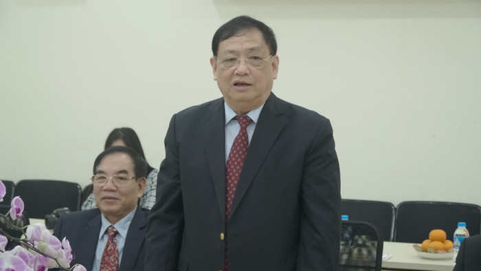 Nhà giáo nhân dân, Phó Giáo sư, Tiến sĩ Tô Ngọc Hưng - Hiệu trưởng Trường Đại học Hòa Bình trong buổi Lễ ký kết biên bản ghi nhớ với Học viện Ngân hàng Lào Nhà giáo nhân dân, Phó Giáo sư, Tiến sĩ Tô Ngọc Hưng - Hiệu trưởng Trường Đại học Hòa Bình trong buổi Lễ ký kết biên bản ghi nhớ với Học viện Ngân hàng Lào