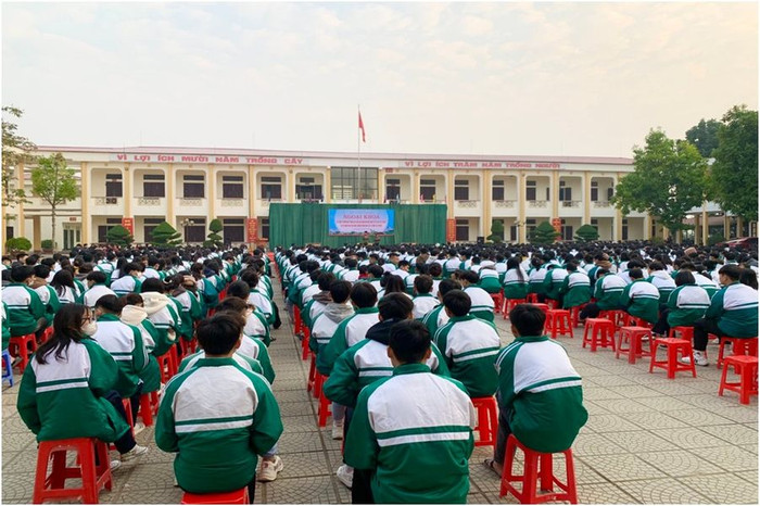 Buổi sinh hoạt của học sinh Trường Trung học phổ thông Cẩm Khê. (Ảnh: facebook nhà trường). Buổi sinh hoạt của học sinh Trường Trung học phổ thông Cẩm Khê. (Ảnh: facebook nhà trường).