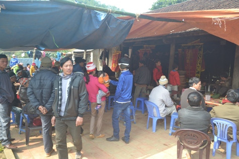 Người nhà nạn nhân đang chuẩn bị an táng cho anh Việt