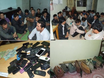 lực lượng chức năng đã bắt quả tang các đối tượng đánh bạc dưới hình thức chọi gà lực lượng chức năng đã bắt quả tang các đối tượng đánh bạc dưới hình thức chọi gà