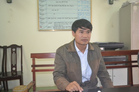 ông Hồ Xuân Thành trưởng công an thị trấn Quảng Xương trao đổi với PV ông Hồ Xuân Thành trưởng công an thị trấn Quảng Xương trao đổi với PV