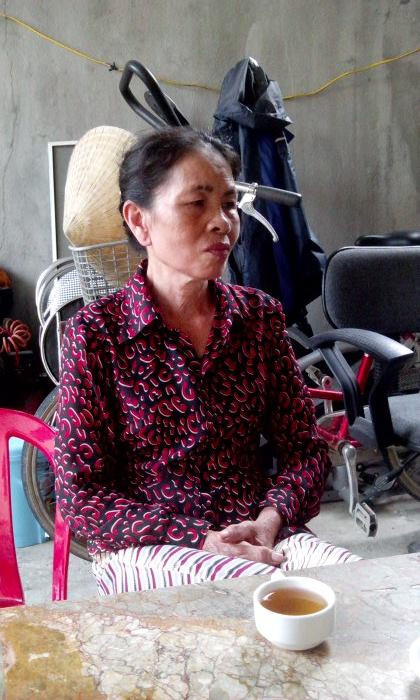 Bà Chuyên thẫn thờ trước sự việc mới vừa diễn ra