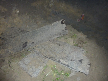 thực tế, đây là chiếc hòm bình thường và không có chứa tiền cổ như lời đồn thổi thực tế, đây là chiếc hòm bình thường và không có chứa tiền cổ như lời đồn thổi