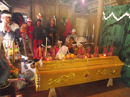 Nỗi đau của gia đình chị Chiến trước cái chết của anh Việt Nỗi đau của gia đình chị Chiến trước cái chết của anh Việt