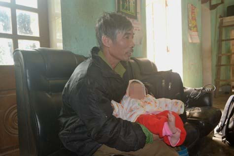 Ông Giàu: "đứa trẻ do V sinh ra chưa một lần được bú sữa mẹ" Ông Giàu: "đứa trẻ do V sinh ra chưa một lần được bú sữa mẹ"