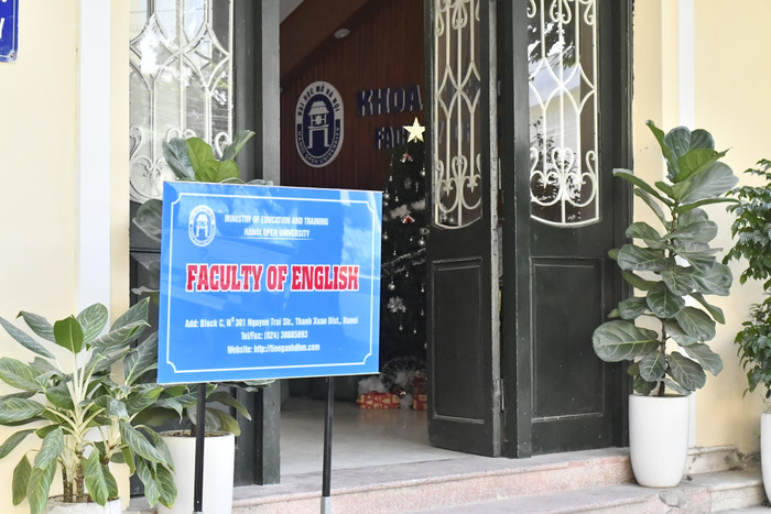 Phía bên phải của tòa nhà C có một số phòng được trường thuê để phục vụ công tác dạy và học cho sinh viên Khoa Tiếng Anh, Trường Đại học Mở Hà Nội. Ảnh: Ngọc Huệ Phía bên phải của tòa nhà C có một số phòng được trường thuê để phục vụ công tác dạy và học cho sinh viên Khoa Tiếng Anh, Trường Đại học Mở Hà Nội. Ảnh: Ngọc Huệ