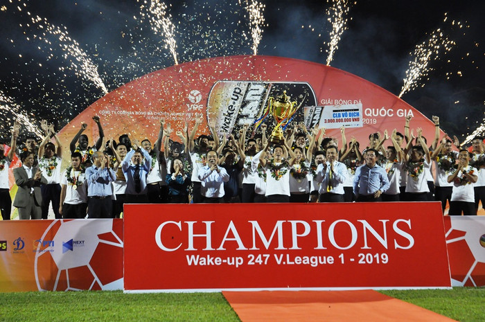 Giải bóng đá vô địch quốc gia Wake-up 247 V.League 1 - 2019 kết thúc và tìm ra nhà đương kim vô địch. Ảnh: Công Tiến. Giải bóng đá vô địch quốc gia Wake-up 247 V.League 1 - 2019 kết thúc và tìm ra nhà đương kim vô địch. Ảnh: Công Tiến.
