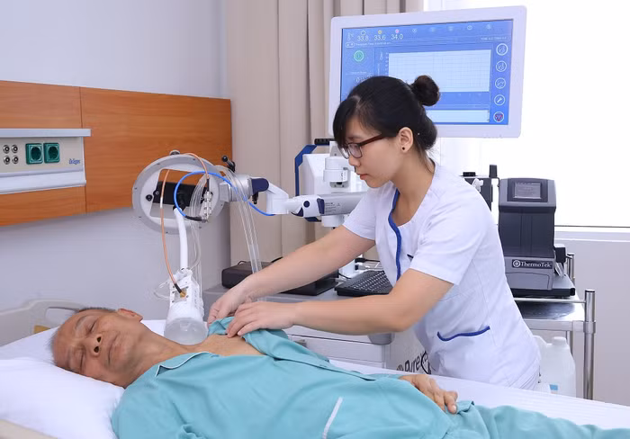 Điều trị bệnh nhân ung thư bằng liệu pháp nhiệt trị tại BV Vinmec Times City.