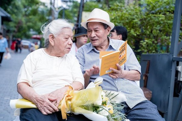 Cuốn sách là lời thì thầm của các tác giả mong muốn được bày tỏ ý kiến, được thấu cảm và chia sẻ từ người lớn. Cuốn sách là lời thì thầm của các tác giả mong muốn được bày tỏ ý kiến, được thấu cảm và chia sẻ từ người lớn.