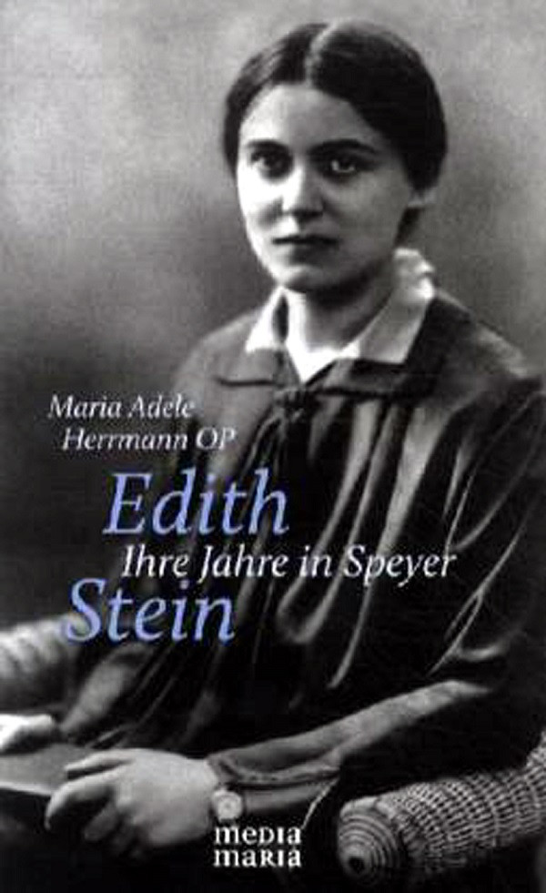Edith Stein năm 1939 - Cuốn sách về tiểu sử của bà vào những năm sống ở Spreyer. Edith Stein năm 1939 - Cuốn sách về tiểu sử của bà vào những năm sống ở Spreyer.