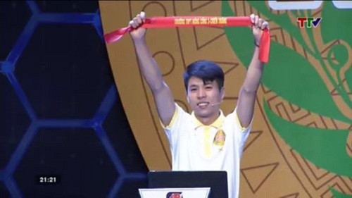 Lê Minh Đức, Đảng viên 18 tuổi, nam sinh giỏi toàn năng