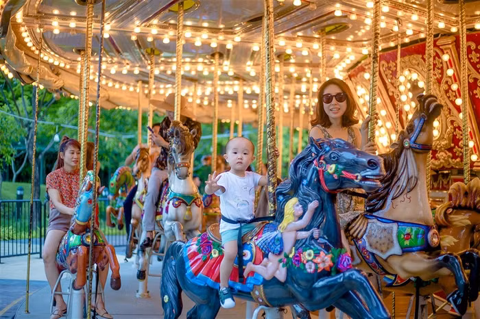 Các bé có thể vui thỏa sức với hàng trăm trò chơi tại khu vui chơi. Các bé có thể vui thỏa sức với hàng trăm trò chơi tại khu vui chơi.