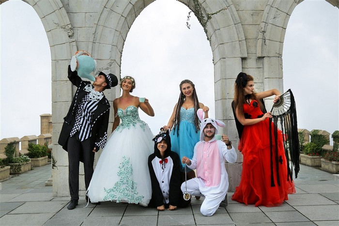 Halloween trên đỉnh Bà Nà đưa du khách đến với những trải nghiệm bất ngờ, khó quên. Halloween trên đỉnh Bà Nà đưa du khách đến với những trải nghiệm bất ngờ, khó quên.