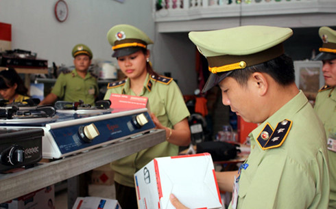 Kiểm tra, ngăn chặn hàng giả, hàng nhái, hàng kém chất lượng. (Ảnh minh họa: baochinhphu.vn). Kiểm tra, ngăn chặn hàng giả, hàng nhái, hàng kém chất lượng. (Ảnh minh họa: baochinhphu.vn).