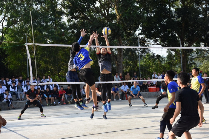 Trận chung kết được mong đợi giữa Trường trung học phổ thông Lương Thế Vinh và Trường dân tộc nội trú trung học phổ thông Mường Ảng. Ảnh: HN. Trận chung kết được mong đợi giữa Trường trung học phổ thông Lương Thế Vinh và Trường dân tộc nội trú trung học phổ thông Mường Ảng. Ảnh: HN.