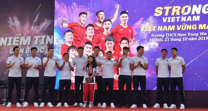 Trong mỗi chương trình, ban tổ chức đều tổ chức các hoạt động giao lưu rất gần gũi với các em học sinh. Ảnh: Công Tiến. Trong mỗi chương trình, ban tổ chức đều tổ chức các hoạt động giao lưu rất gần gũi với các em học sinh. Ảnh: Công Tiến.